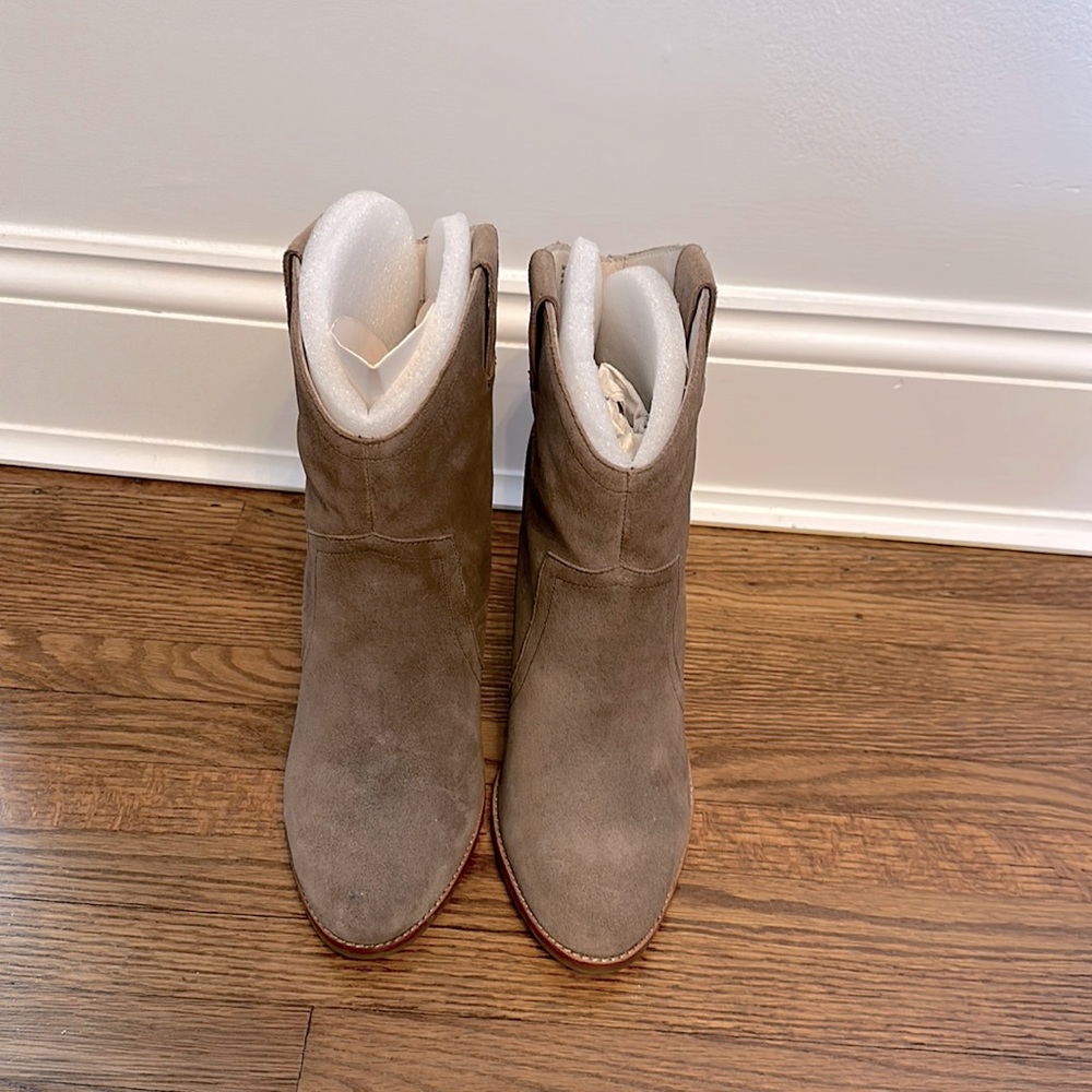 Kenneth Cole suede booties size 9M